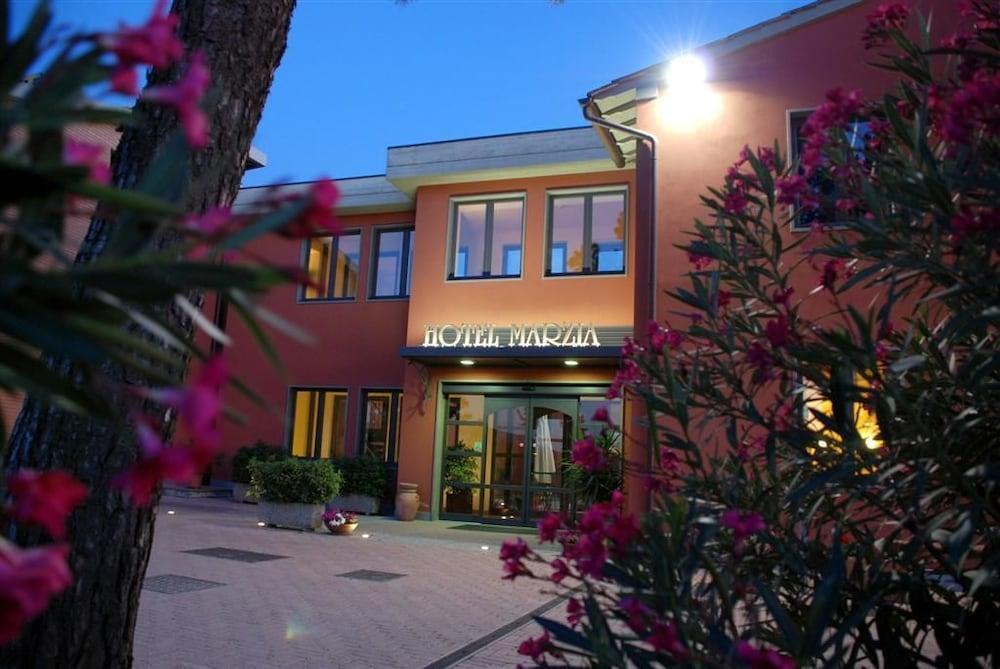 Hotel Marzia سْكانديتْشي المظهر الخارجي الصورة
